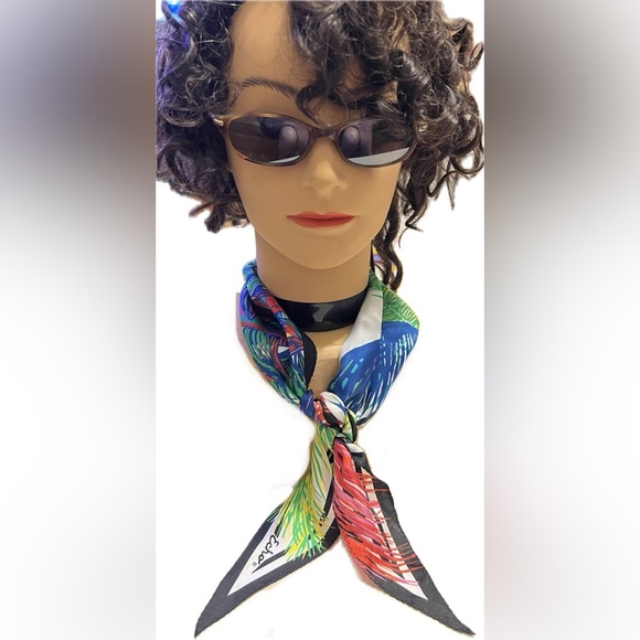 🔹🔸♦️Echo Fern Print Silk Diamond Scarf | Est. 42.5”L x 14”W - Picture 5 of 17